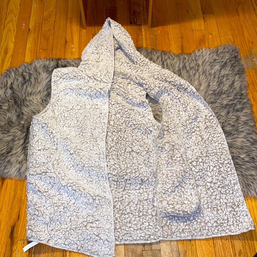 Hooded sweater vest
